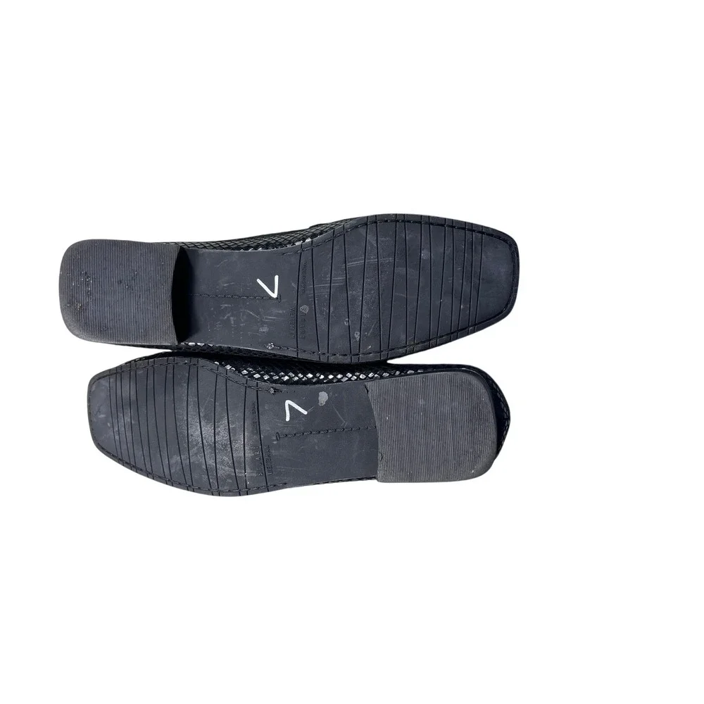 Stuart Weitzman Black Embossed Snake Print Loafers Jeweled‎ Chain Size 7